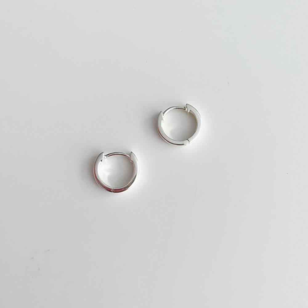 Madewell Delicate Collection Demi-Fine Huggie Mini Hoop Earrings - Picture 2 of 3